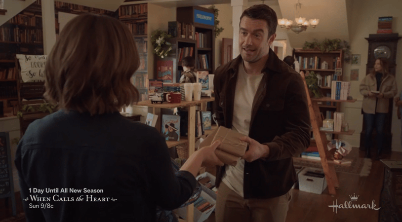 Blind Date Book Club - wants to be wrapped (c) Hallmark
